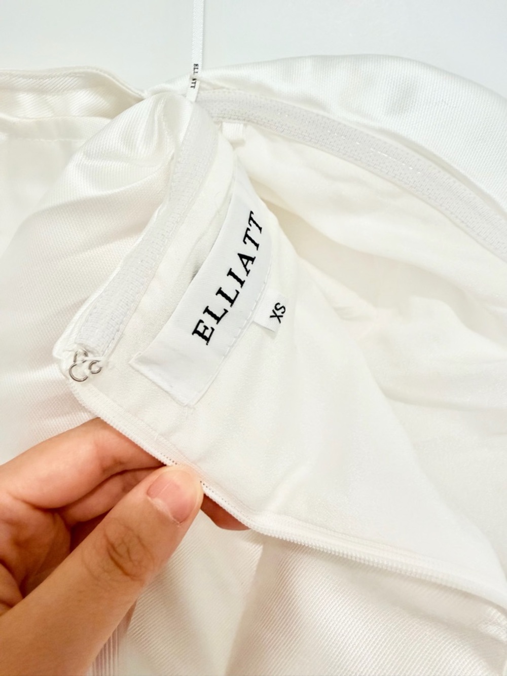 Elliatt excellent condition White mini dress wedding cocktail size X Small - Picture 7 of 7
